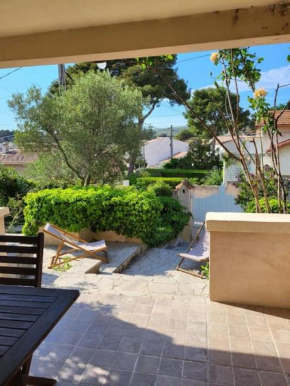 T2 neuf, RDJ dans villa sous les pins, port Carry, jardin terrasse indépendants